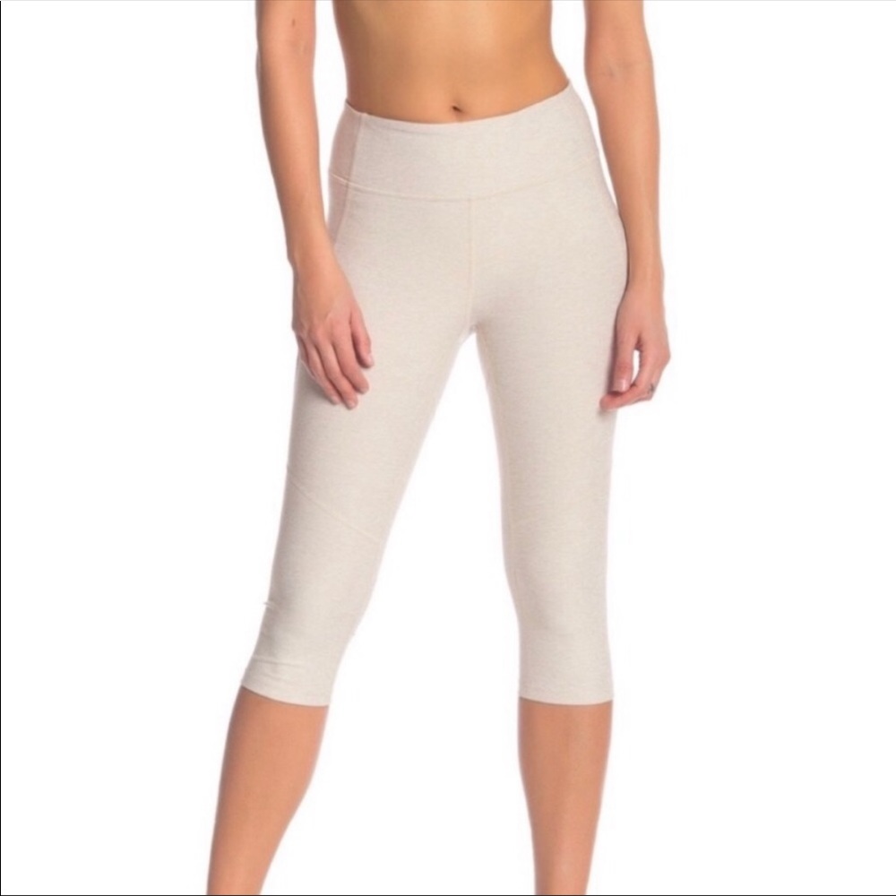 Outdoor Voices warmup kneecap capri leggings in oatmeal size M